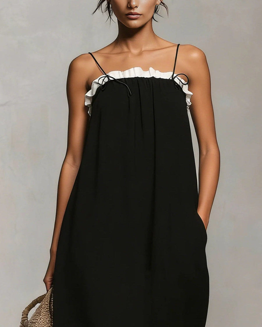 Mirta | Vestido Largo Acampanado con Volante Blanco y Tirantes Finos, Negro